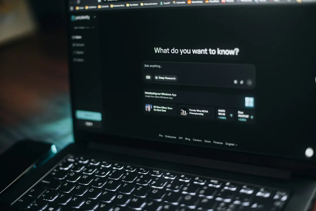 Laptop displaying an AI search interface (illustrative photo)
